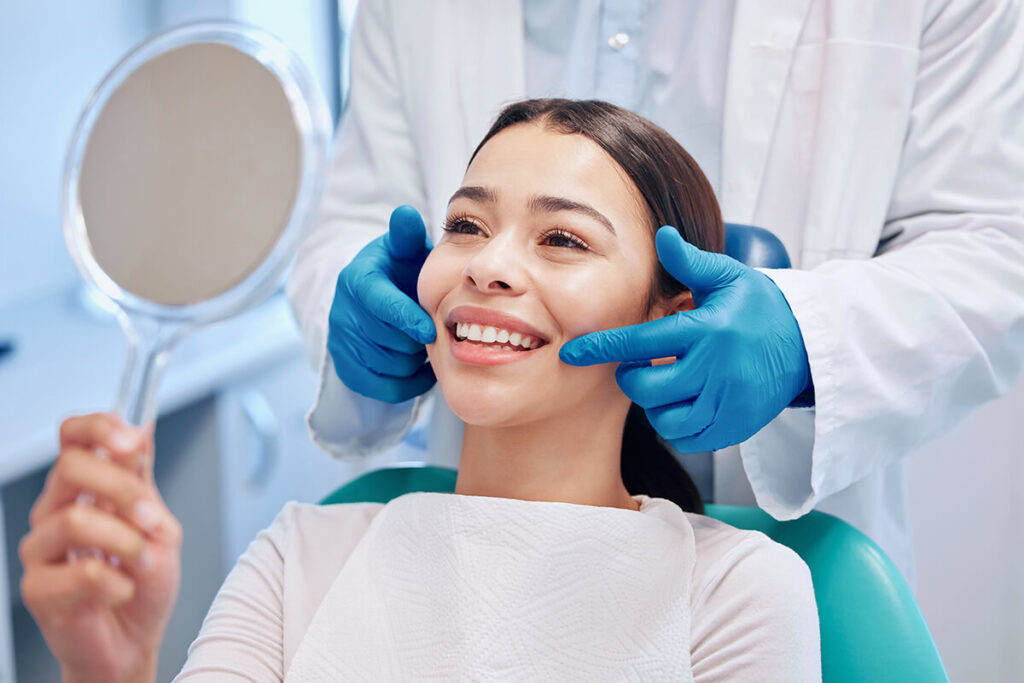 Choose professional treatments and professional advice for safe teeth whitening